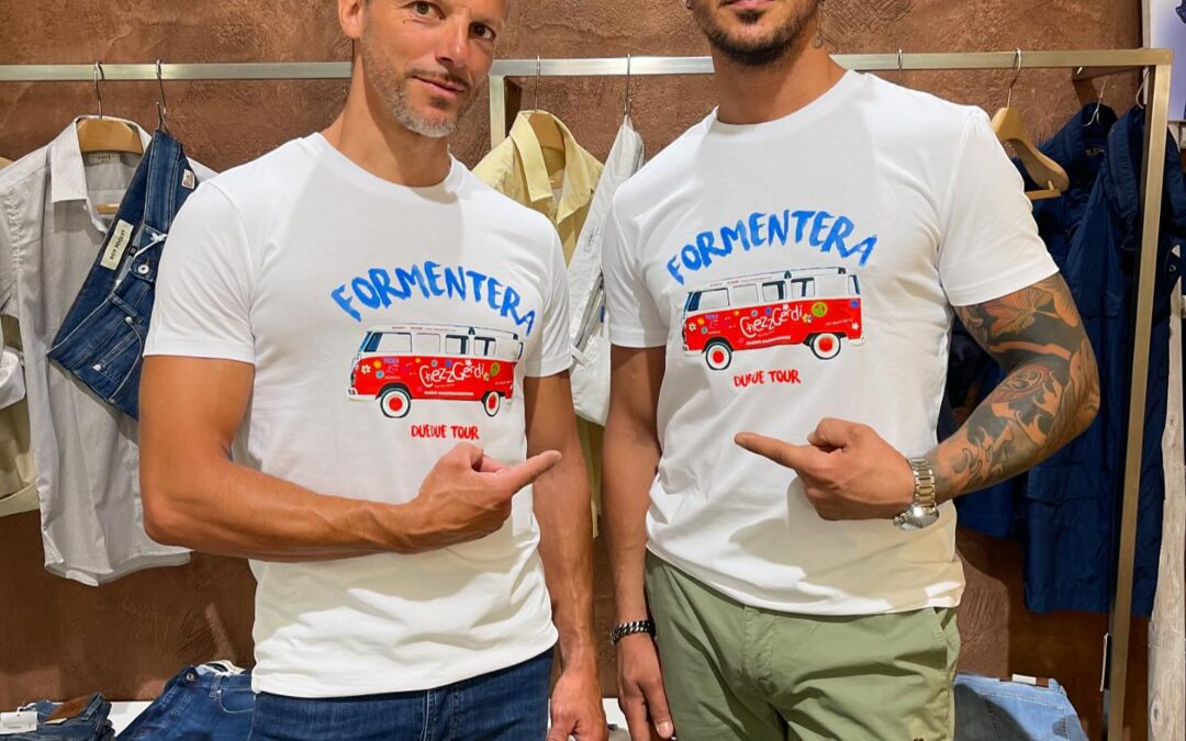La nostra t-shirt FORMENTERA indossata con short Roy Roger’s by Stefano Spinelli e pantalone verde